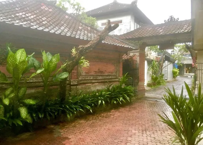 Lestari Homestay *