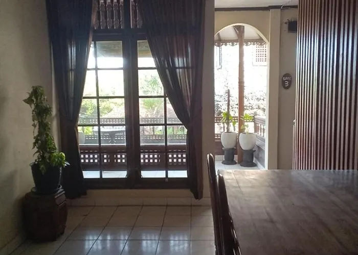 Lestari Homestay *